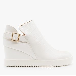 Wedge sneakers